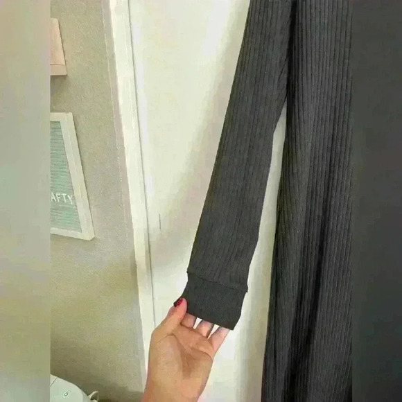 Old Navy, long sleeve ribbed dress - Picture 3 of 6